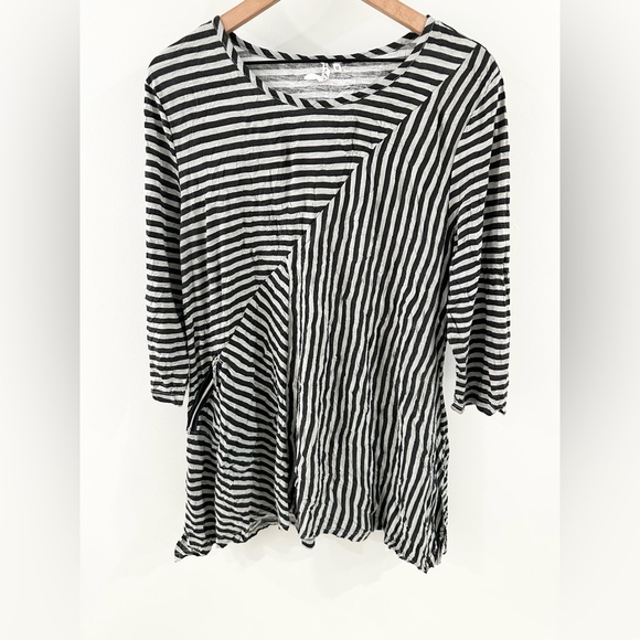 LuLu-B Crinkle Tunic Gray Stripe Size Medium - Picture 3 of 5